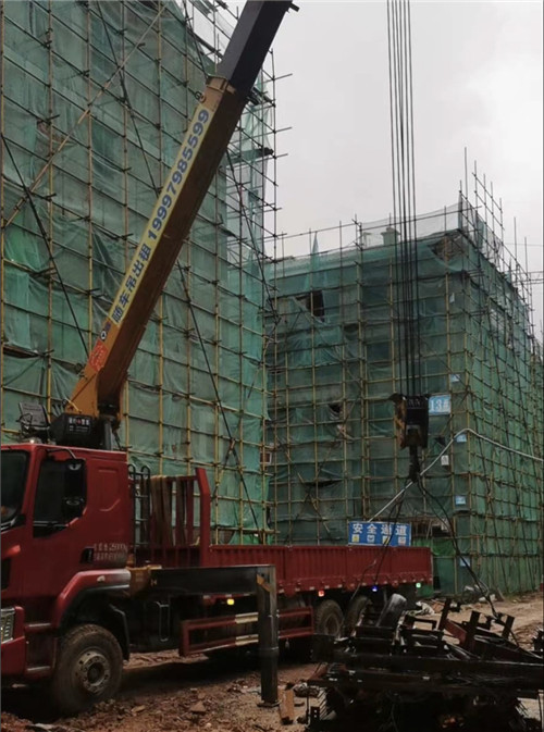 新乡市“慢工细活”—— 吊车的 “微动控制” 技术